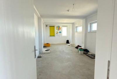 Spațiu comercial, de 200 mp, în Central - 17