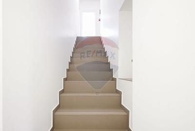 Casă cu 7 camere cu Teren 1400 Mp în Stupini - 21