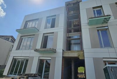 Apartament cu 3 camere decomandat în Europa