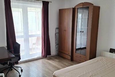 Apartament cu 3 camere decomandat în Bularga