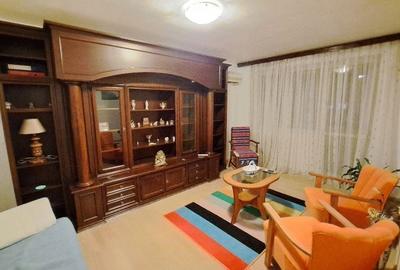 Apartament cu 3 camere decomandat în Lacul Tei