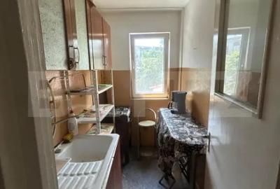 Apartament cu 3 camere semidecomandat în Micro 9