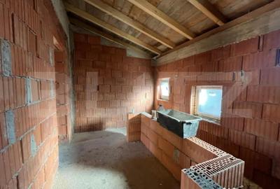 Casă cu 4 camere cu Teren 300 Mp în Ghiroda