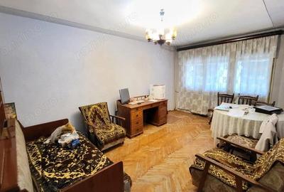 Vanzare apartament 3 camere - Targu Jiu, strada Castanilor - zona Diana - 2