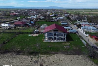 Casă cu 6 camere cu Teren 1025 Mp în Garoafa - 1