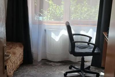 Apartament cu 3 camere semidecomandat în Central - 1