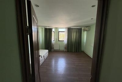 Apartament cu 4 camere în Central - 8