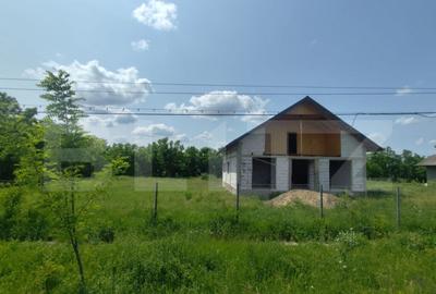 Casă cu 4 camere cu Canalizare în Central