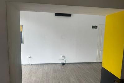 Spațiu comercial, de 50 mp, în Central - 4
