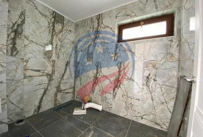 Casă cu Teren 250 Mp în Central - 2