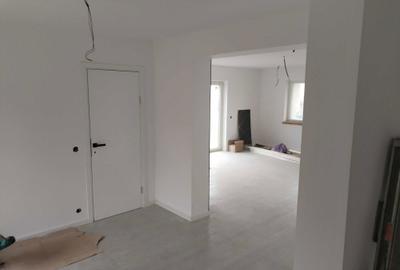 Casă cu 4 camere în Apahida