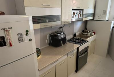 Apartament cu 2 camere semidecomandat, mobilat în Apărătorii Patriei