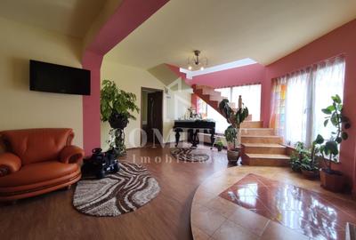 Casă individuală cu 13 camere cu Canalizare în Central