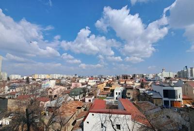 Apartament cu 3 camere semidecomandat în Grivița