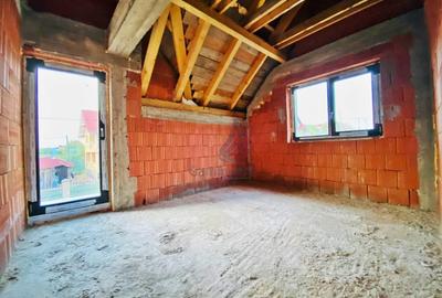 Casă individuală cu 4 camere decomandat cu Canalizare în Paleu - 9