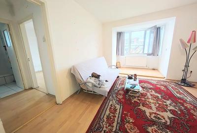 Apartament cu 3 camere semidecomandat în Hunedoara