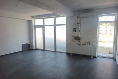 Spațiu comercial, de 40 mp, în Central - 8