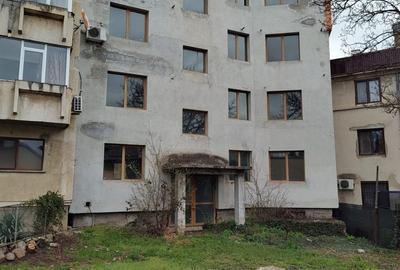 Spațiu comercial, de 1,100 mp, în Central - 8