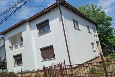 Casă cu 4 camere cu Teren 495 Mp în Central - 3