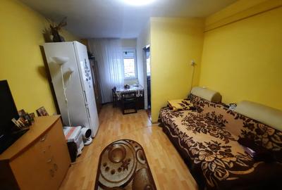 Garsoniera, etajul 3/4, zona Podu Ros Garsoniera, etajul 3/4, zona Podu Ros - 2