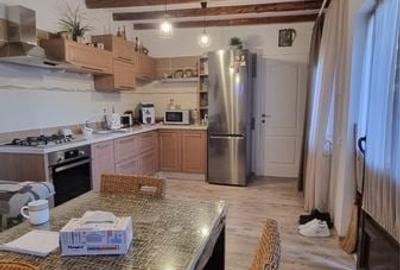 Casă cu 4 camere cu Teren 250 Mp în Stolnici