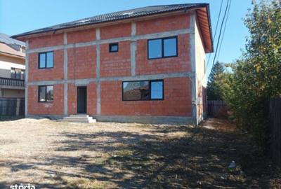 Casă cu 4 camere decomandat în Ghioșești - 4