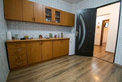 Stefanestii de Jos, 3 camere 70 mp,2 bai,centrala proprie,etaj 1/2,Comision 0% - 9