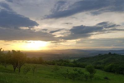 Teren intravilan, cu priveliste superba situat in Seciu, in