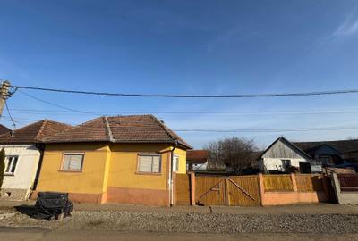 Casă cu 3 camere în Sâncel