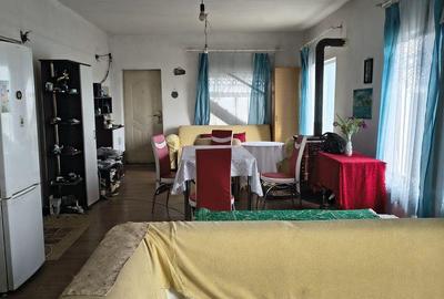 Casă cu 7 camere cu Teren 440 Mp în Sud - 2