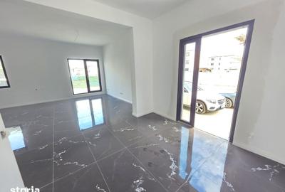 Spațiu comercial, de 50 mp, în Central - 3