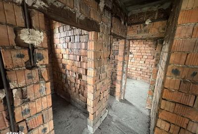 Casă cu 8 camere cu Teren 622 Mp în Titulescu - 8