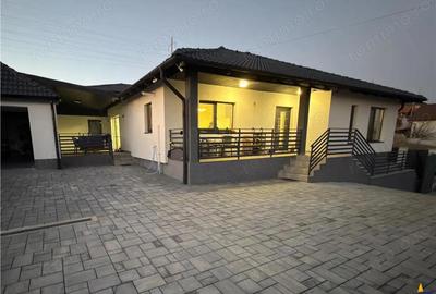 Vila design,Sancraiu de Mures,curte generoasa si flexibila,acces optimizat: FILM 3D! - 5