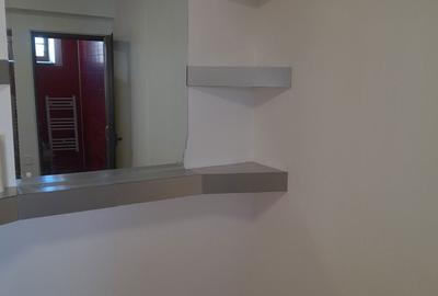Garsonieră decomandată în Central