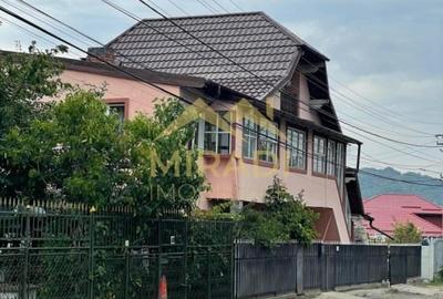 Casă cu 9 camere cu Canalizare în Liceul Militar - 2