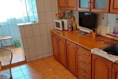 Apartament 3 camere, Teiul Doamnei,
