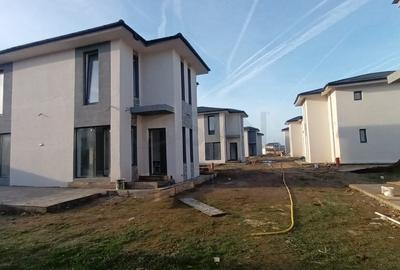Casă individuală cu 4 camere cu Canalizare în Central - 22