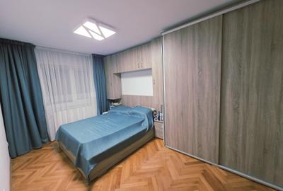 Vand apartament 3 camere decomandat Tractorul cu loc de parcare - 13