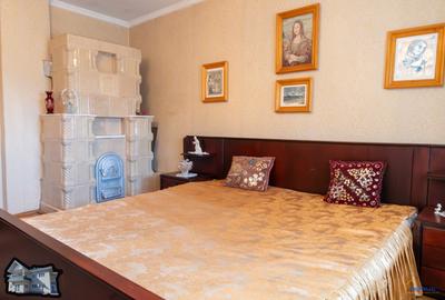 Casa cu etaj in Agas, eleganta clasica si mobila sculptata manual in lemn masiv - 13