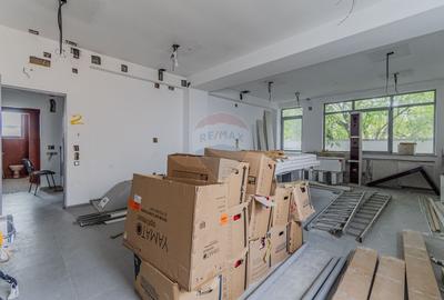 Cladire de 902 mp utili de vanzare, zona Grivitei - DN 13, COMISION 0 - 28