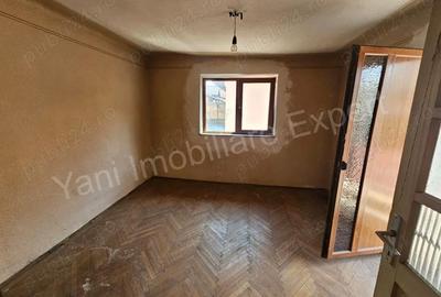 Casă cu 5 camere cu Teren 1672 Mp în Central - 2