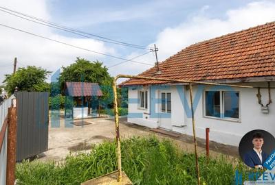 Casă cu 2 camere cu Teren 779 Mp în Tache - 1