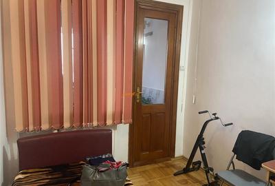 Apartament 3 camere , zona cartier Sud ,et 2/4 , decomandat - 13