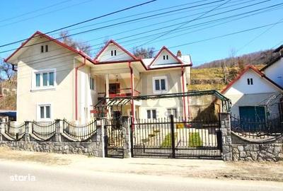 Casă cu 7 camere cu Teren 1020 Mp în Central - 15