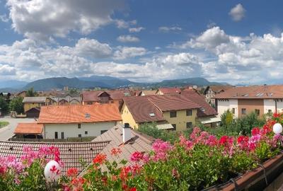 Apartament cu 3 camere decomandat, mobilat în Tractorul - 13