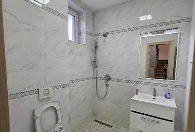 Casă cu 4 camere cu Canalizare în Central - 3