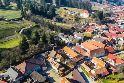 FILM! Casa saseasca, renovata exterior, in centrul localitatii Holbav, Brasov. - 15