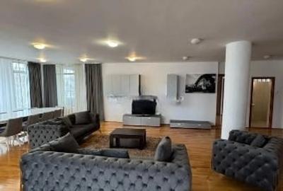 Birou, de 308 mp, în Central