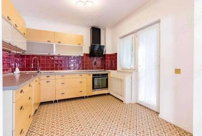 Casă cu 5 camere cu Teren 500 Mp în Central