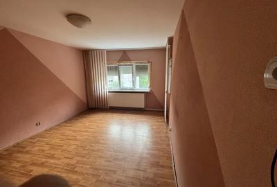 Apartament cu 2 camere decomandat în